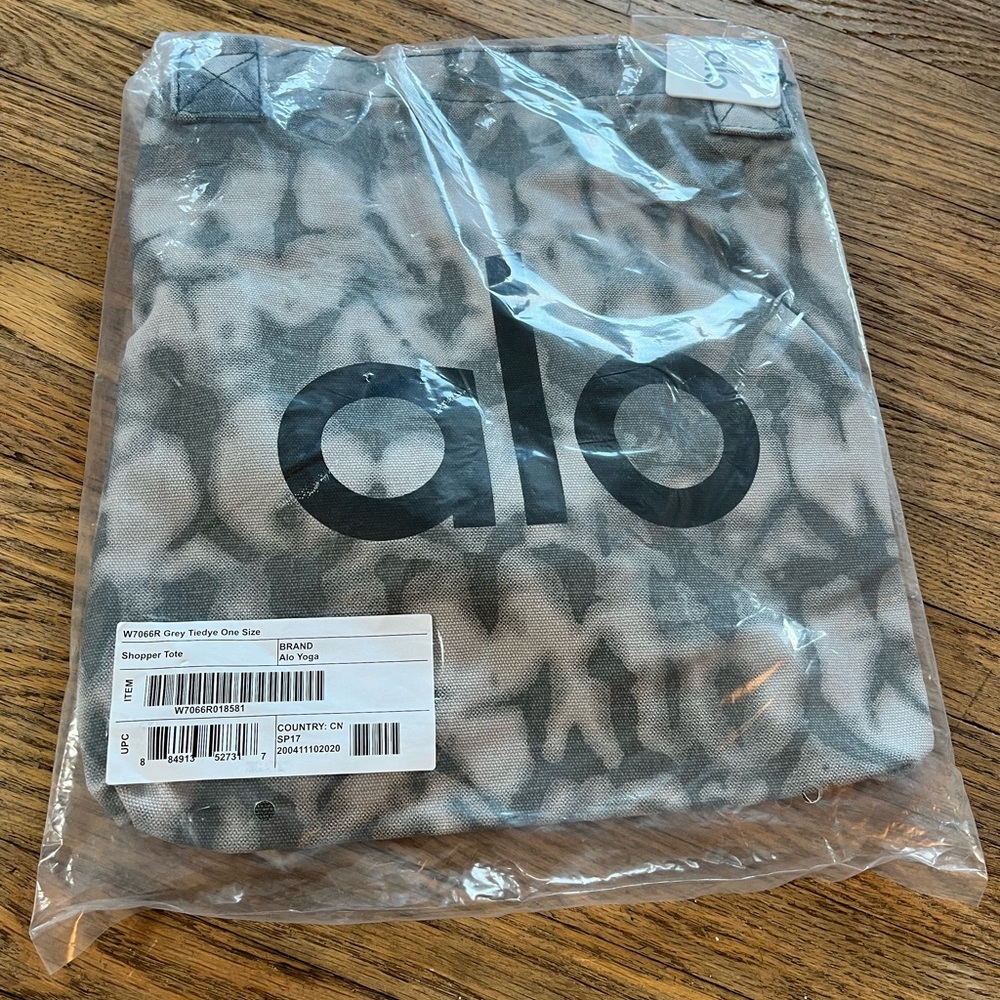 Brand New Alo Yoga Tie Dye Tote Bag!
